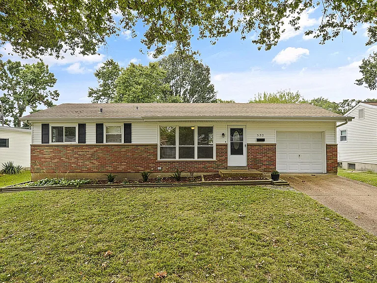 532 Holiday Ave — Photo 1