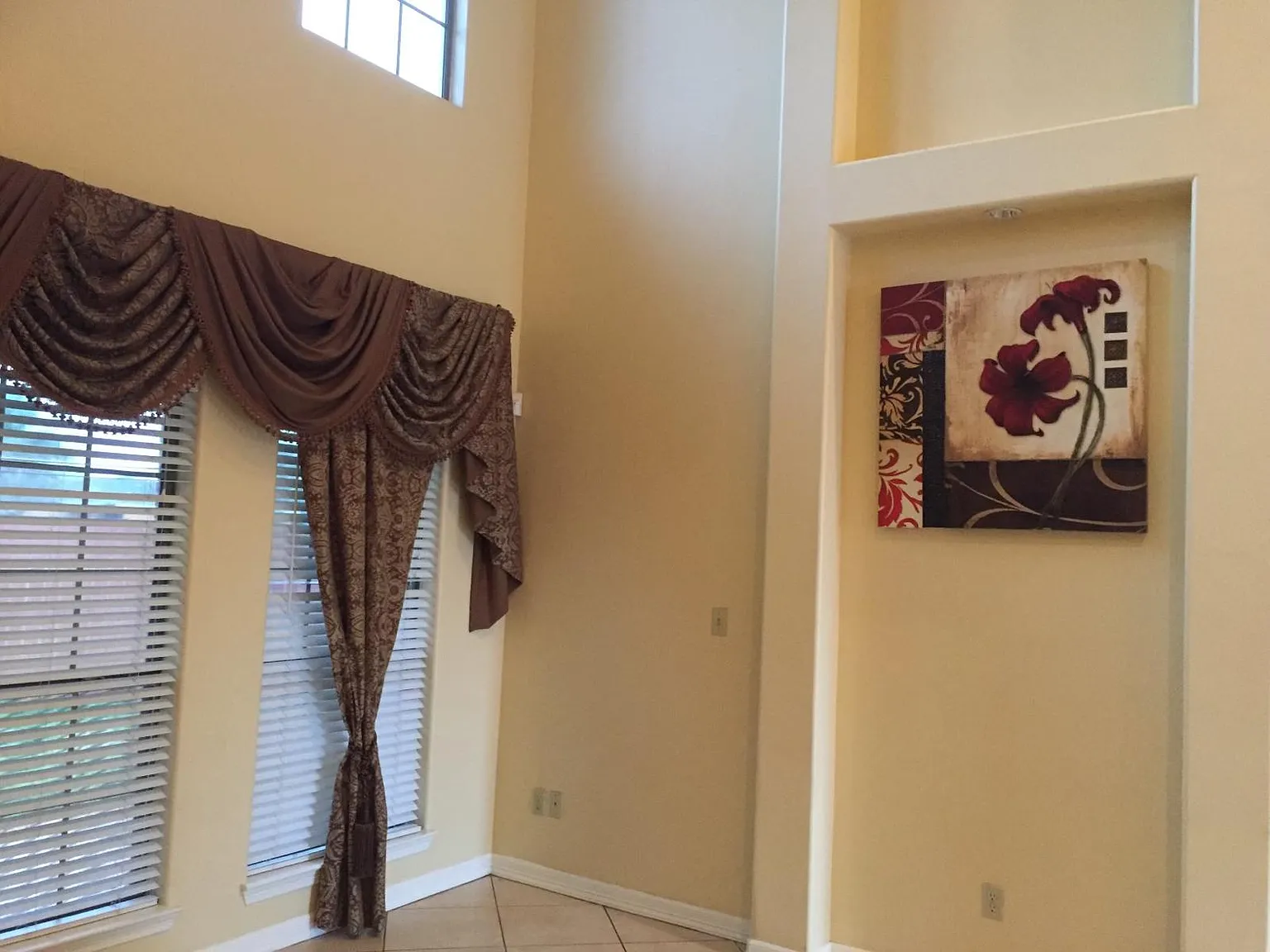 4 bed, 2.5 bath, 2052 sqft, $2,200 — Photo 3