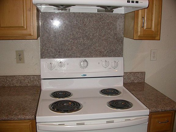 Kitchen -- Range area