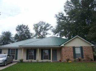 1803 Evangeline Dr, Picayune, MS 39466