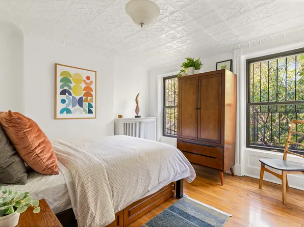 295 6th Avenue image 12 of 20