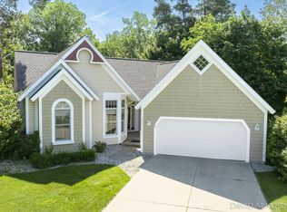 974 Mallard Ct, Holland, MI 49424