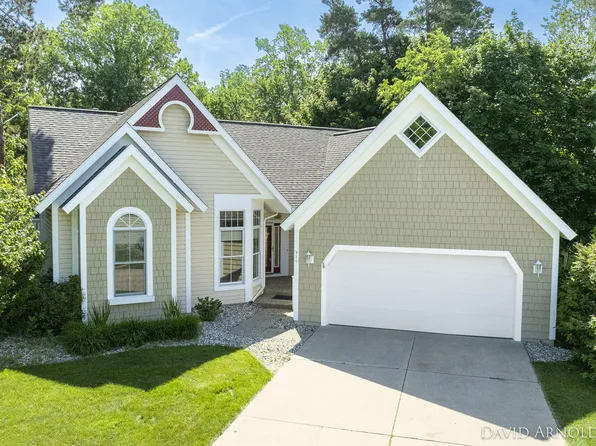 974 Mallard Ct, Holland, MI 49424