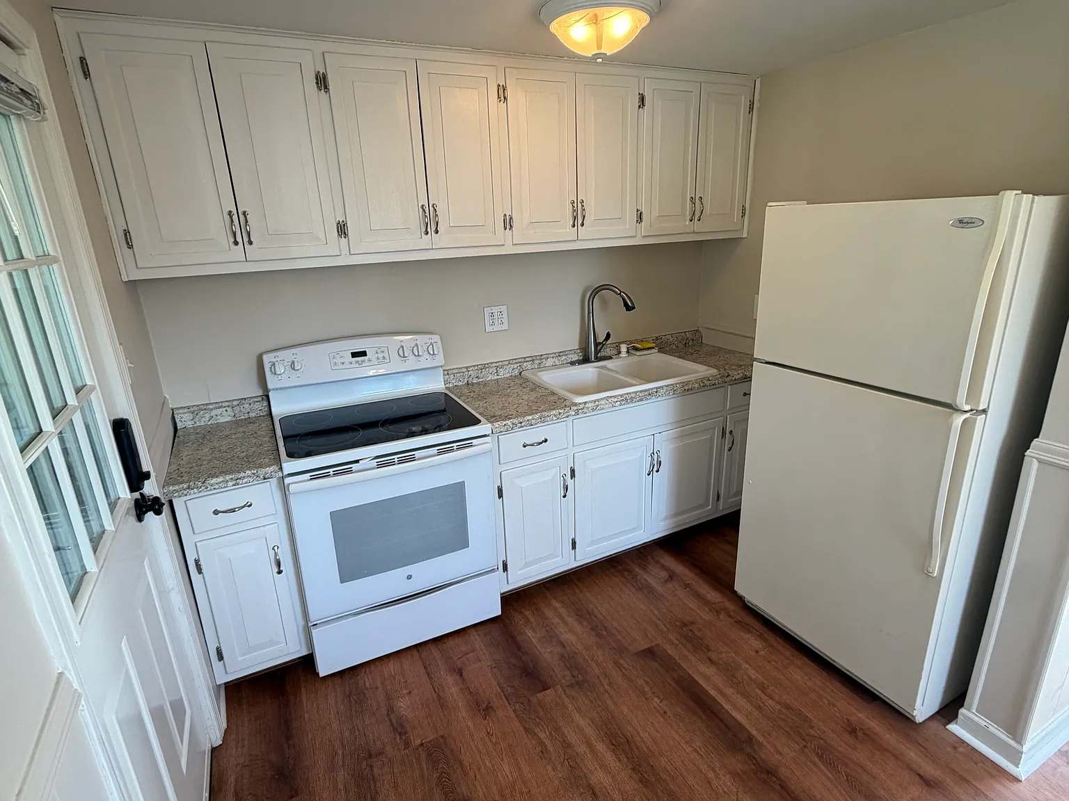 2 bed, 742 sqft, $1,400 — Photo 3