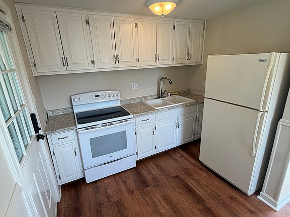 3rd image of 605 Easton Rd