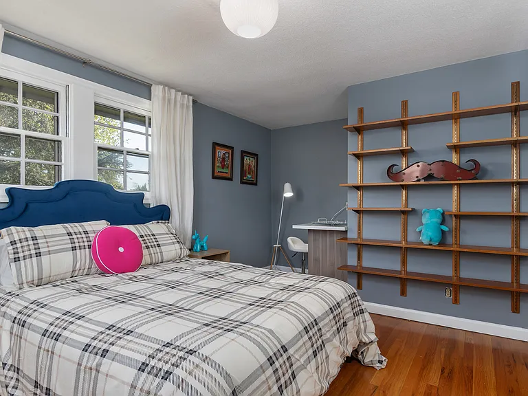 1565 Flintridge Ave — Photo 11
