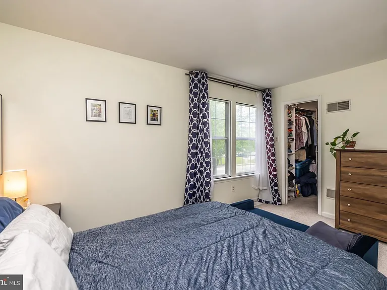 786 Bradford Ter — Photo 18