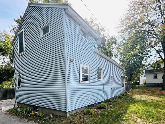 3rd image of 1023 Hermitage St SE #1