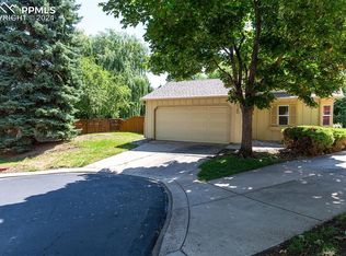 825 Spinner Ct, Colorado Springs, CO 80910