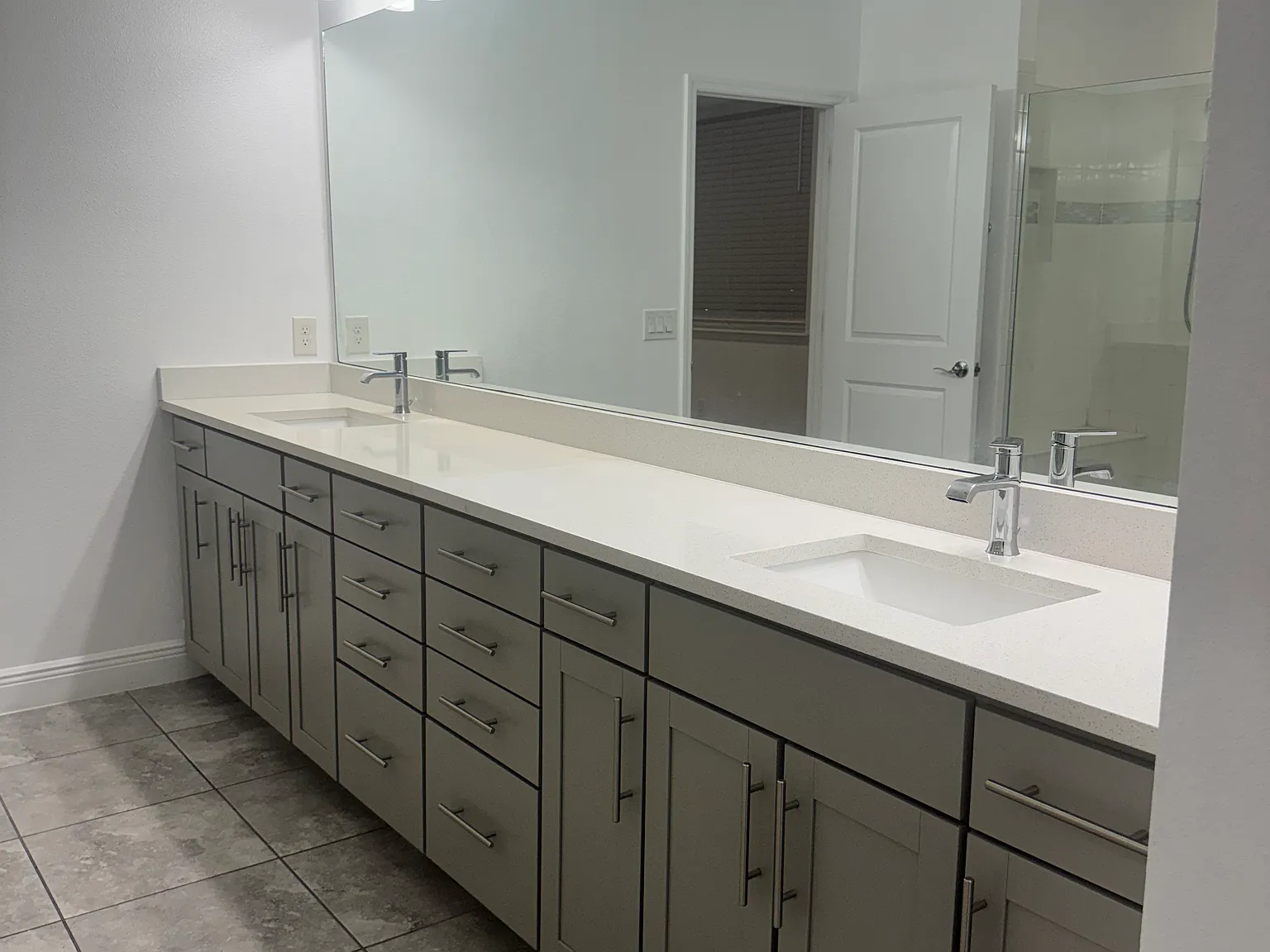 5 bed, 4.5 bath, 3649 sqft, $3,200 — Photo 4
