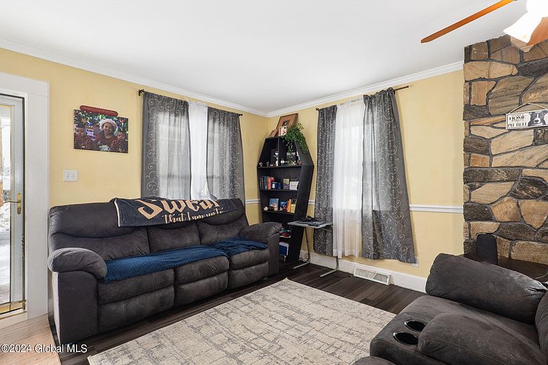 4th image of 454 Eleventh Street