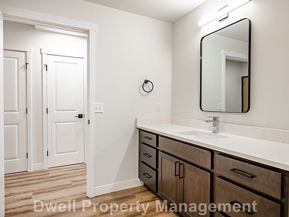 5th image of 1100 N Forest St #206