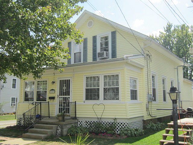 1st image of 309 W 4th St