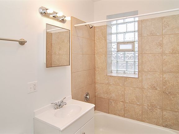 2nd image of 3501 W Adams St #2B