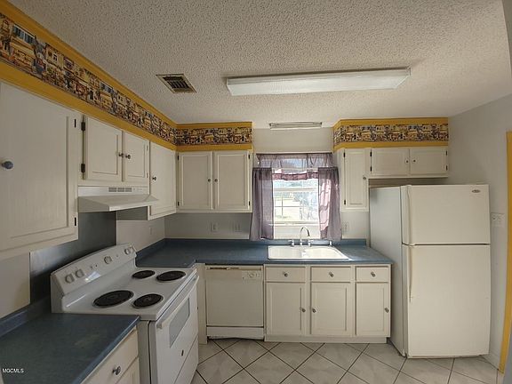 3rd image of 5301 Trailwood Dr