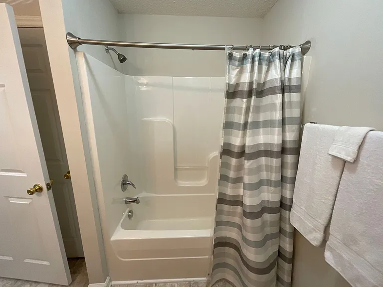 Meridian Park Apartments — Photo 237