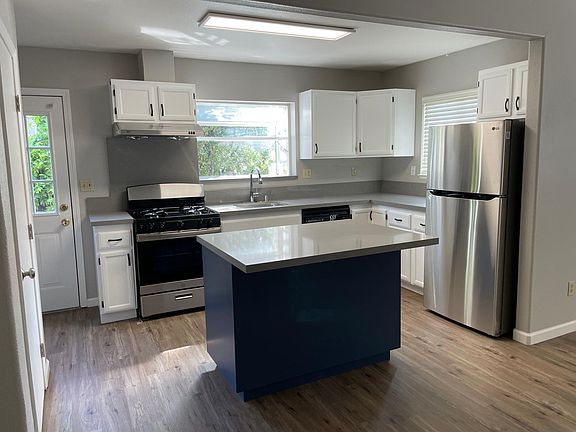 2nd image of 216 Lexington Ave