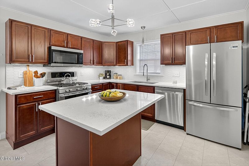 5th image of 669 Pawling Avenue