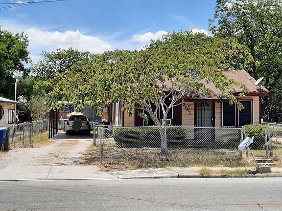 3rd image of 2739 Pecan Valley Dr