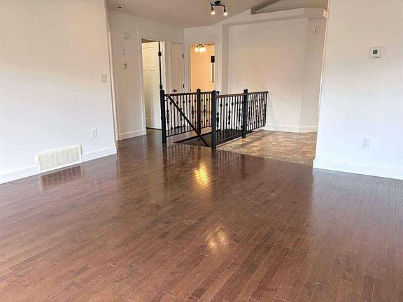 3rd image of 1319 W 54 Avenue Close