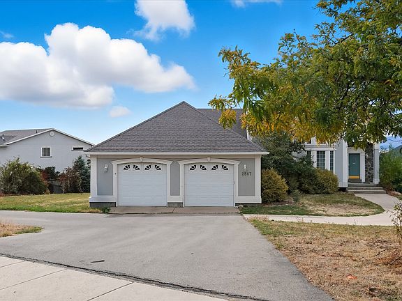 3rd image of 2887 N Viewcrest Cir E