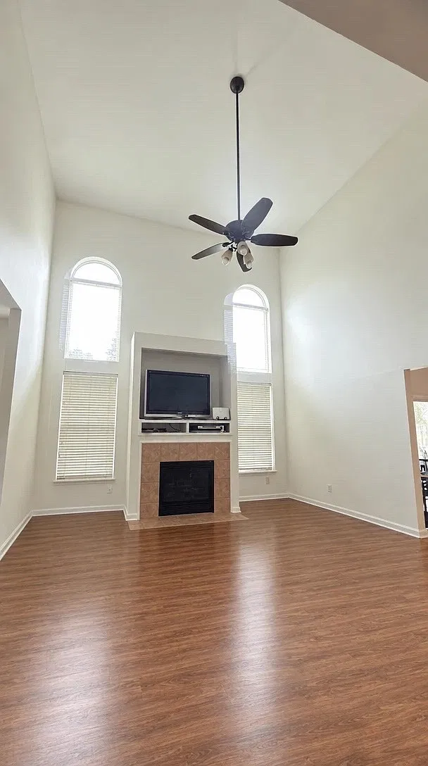 4 bed, 2.5 bath, 3500 sqft, $3,290 — Photo 3