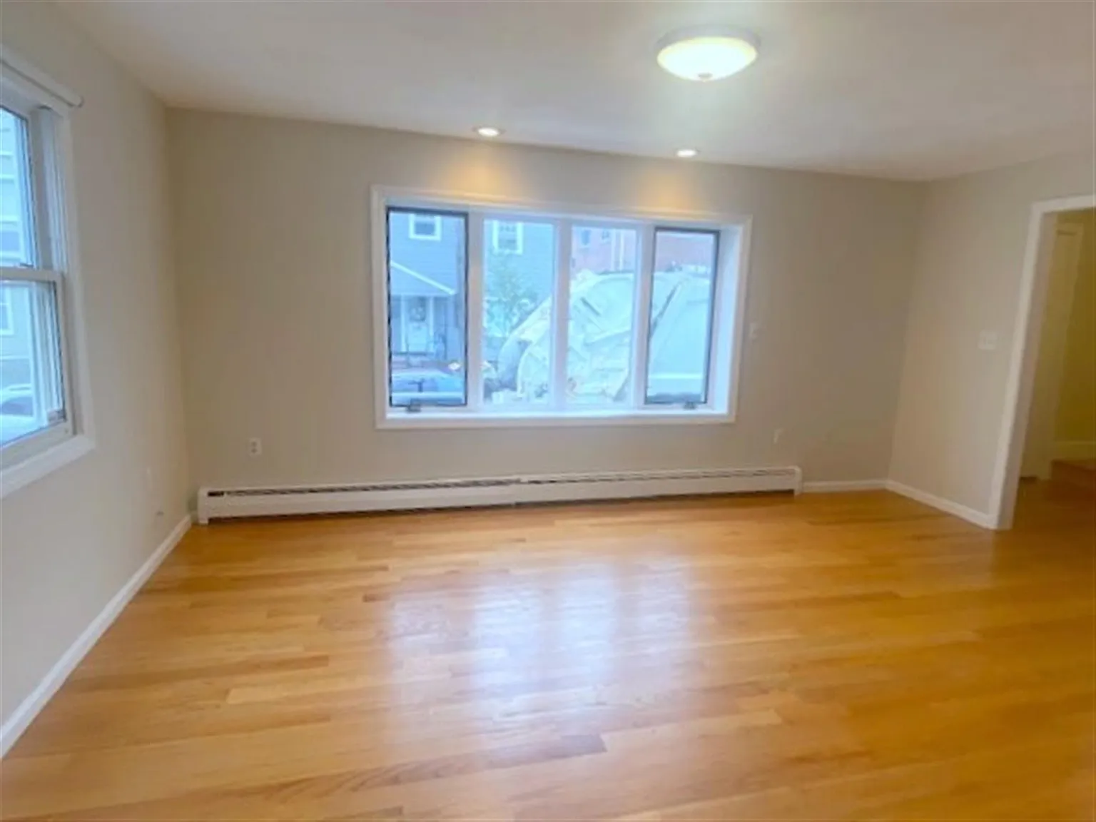 3 bed, 2.5 bath, 1240 sqft, $3,975 — Photo 2
