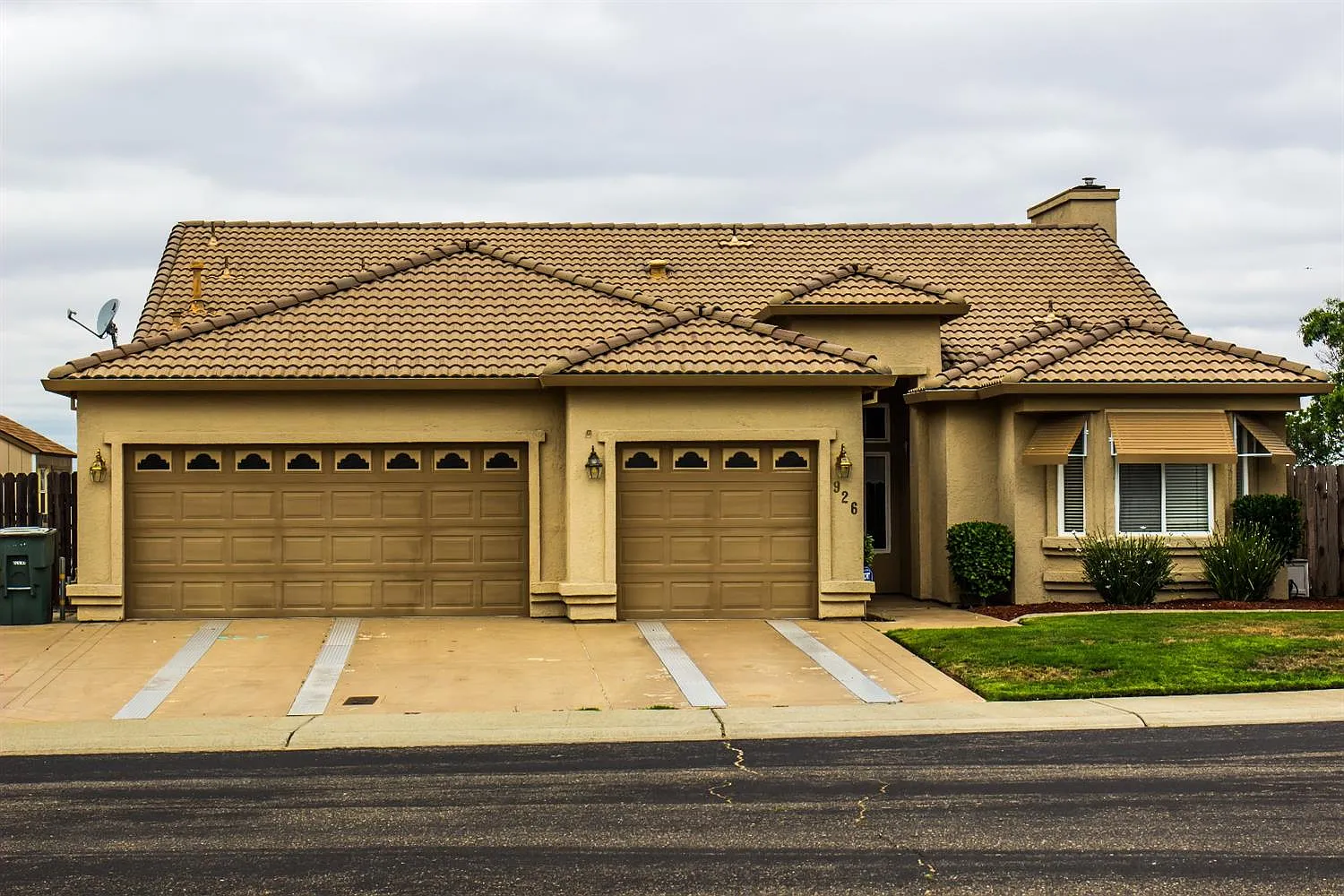 926 Vista Ln photo 1