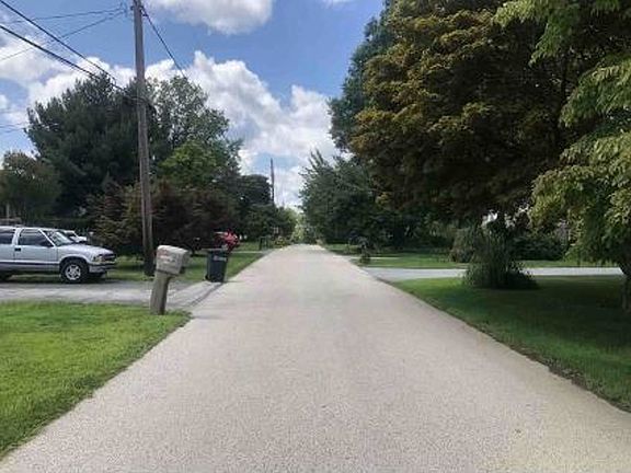 Exterior Neighborhood (street photo)