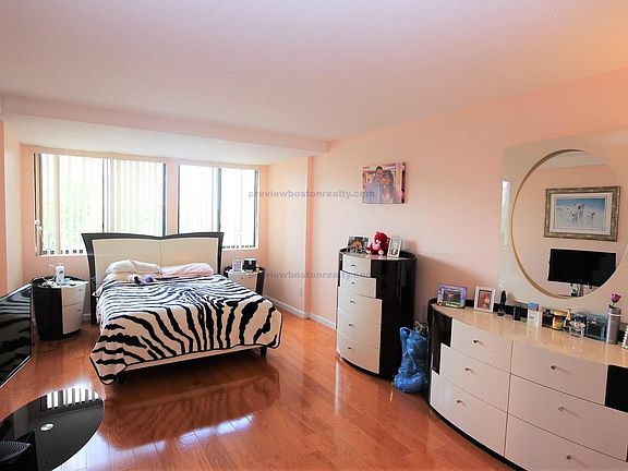 5th image of 1731 Beacon St #T316