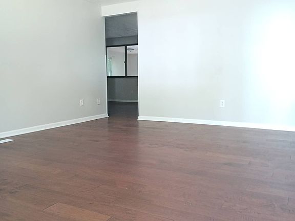 5th image of 9449 English Oak Dr