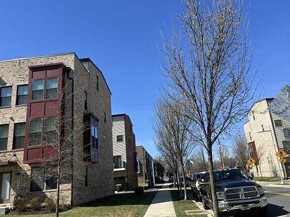 2nd image of 2820 Lewis Ave