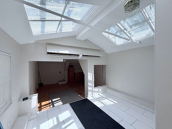 4th image of 301 South Hill Road