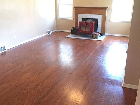 5th image of 2123 Superior Ave