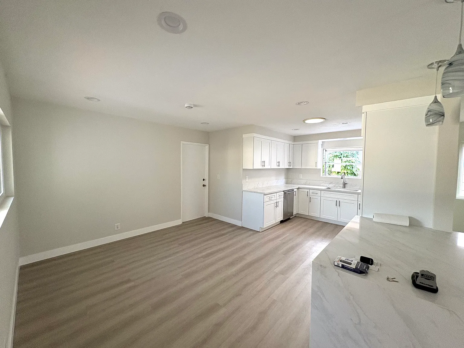4 bed, 1498 sqft, $4,999 — Photo 2