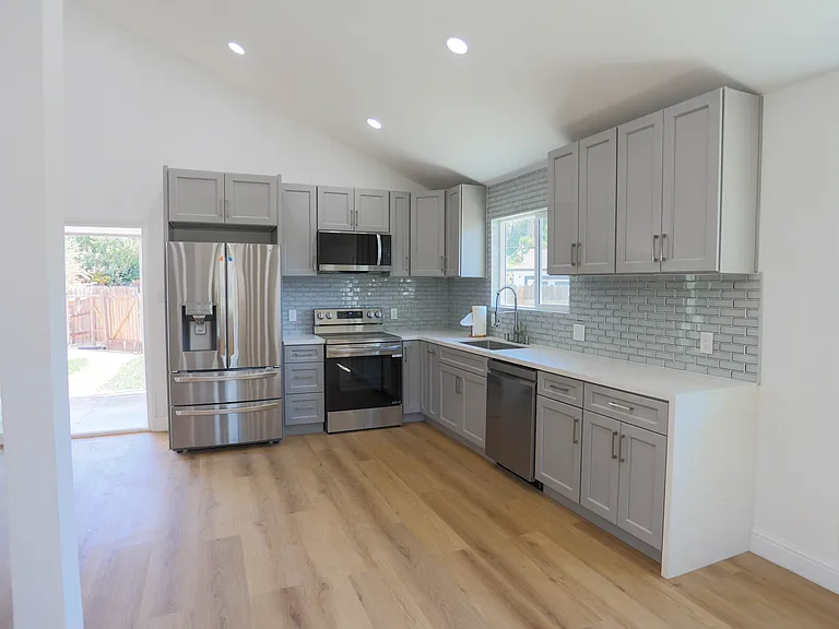 3330 Claudia Dr — Photo 8