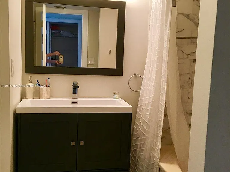 2555 Collins Ave #1711 — Photo 9