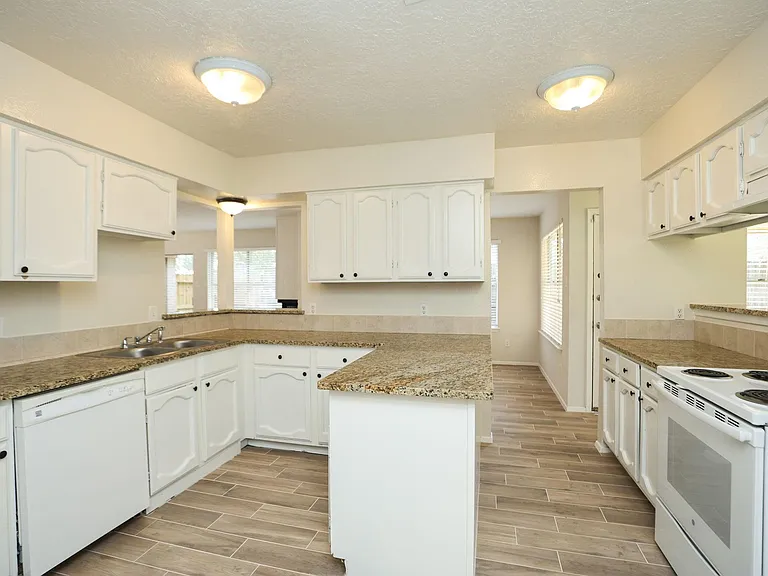 22318 Fincastle Dr — Photo 14