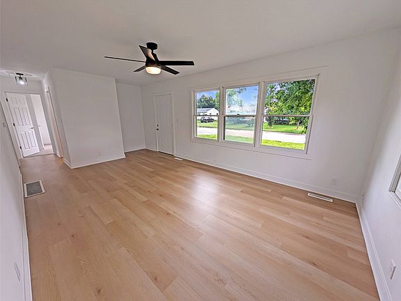 5th image of 204 Sharon Ave