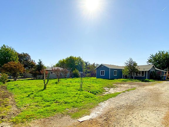 Front Yard + 5-Car Driveway