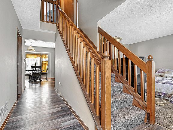 5th image of 1107 Taylor Glen Blvd W