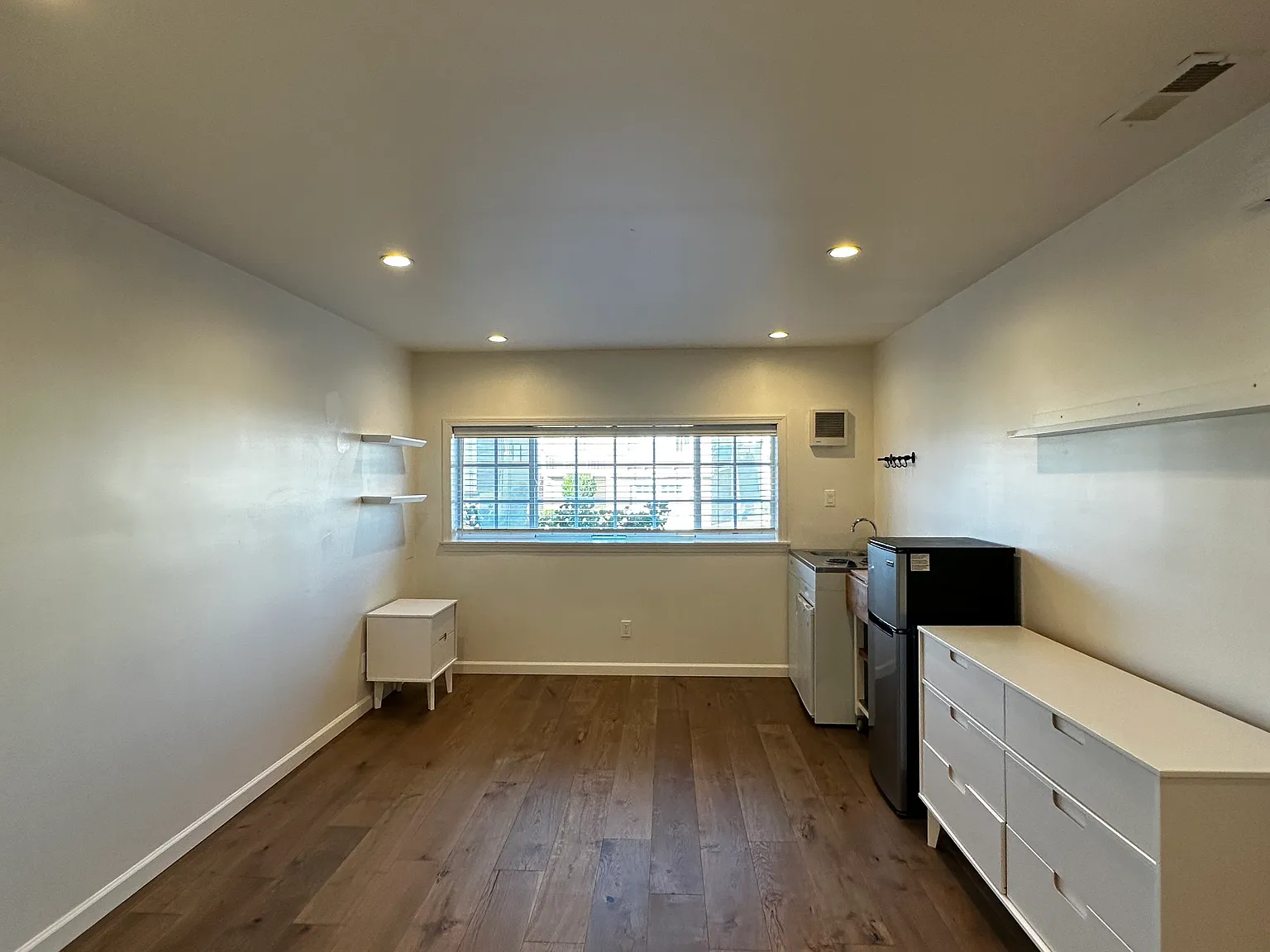 Studio, 300 sqft, $1,450 — Photo 1