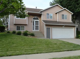 4359 Manor Park Dr NW, Rochester, MN 55901