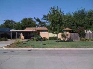 828 Plaza Dr, Moore, OK 73160