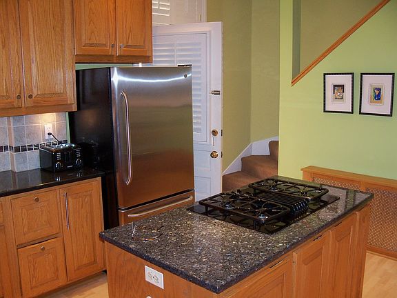 5th image of 1303 Grove Ave