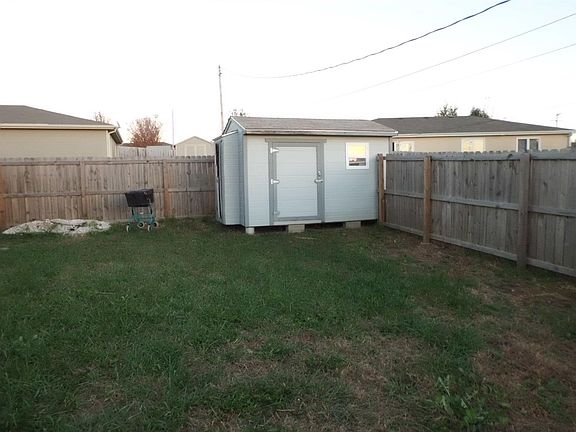3rd image of 504 Palomino Ln