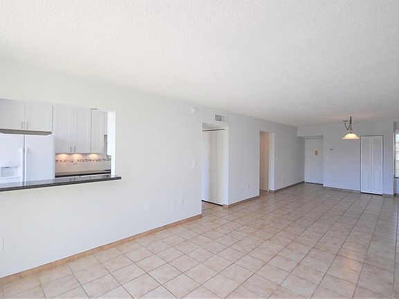 4th image of 8200 Byron Ave #1313