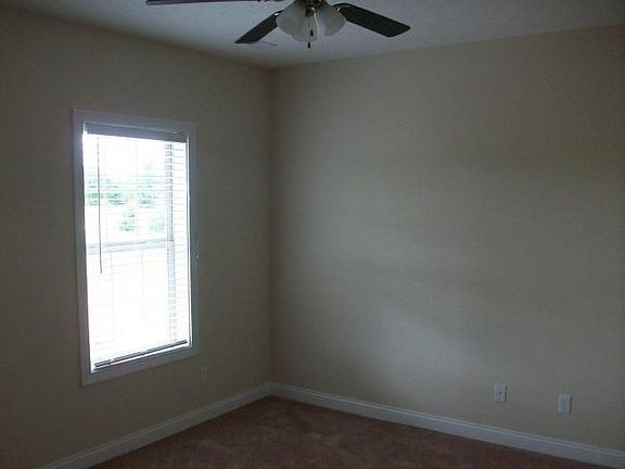 2nd image of 119 Twin Lakes Dr
