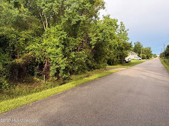 2nd image of 232 Pine Ridge Dr