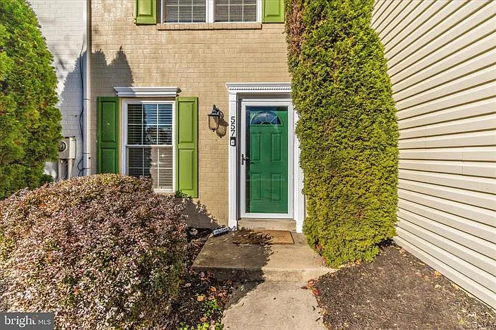 557 Lancaster Pl — Photo 8